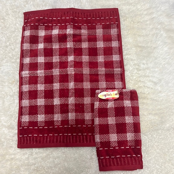NWT - English Home Christmas Towels Set of 2 - Picture 1 of 2
